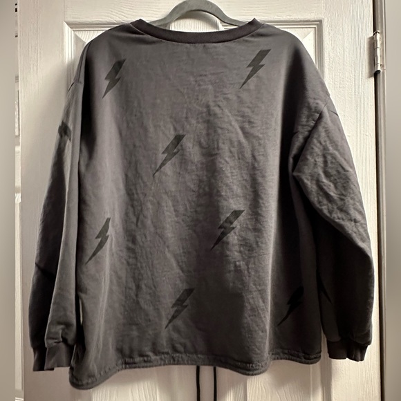 large pullover with lightening bolts - Picture 4 of 7